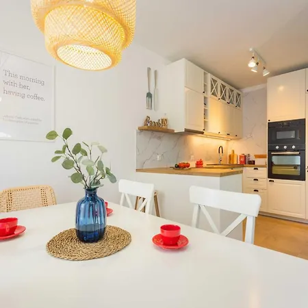 With Shared Swimming Pool Apartman