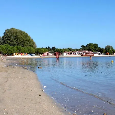 With Shared Swimming Pool *