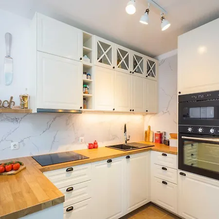 With Shared Swimming Pool *