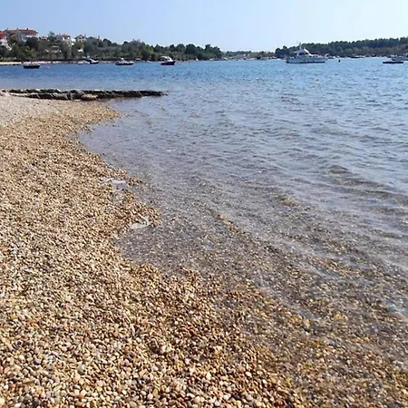 Διαμέρισμα With Shared Swimming Pool Ližnjan