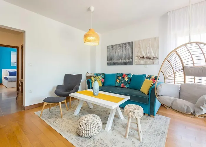 Apartamento With Shared Swimming Pool