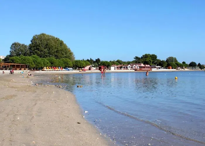 With Shared Swimming Pool *