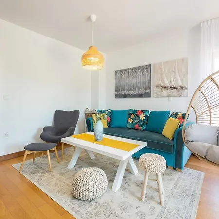 Apartamento With Shared Swimming Pool