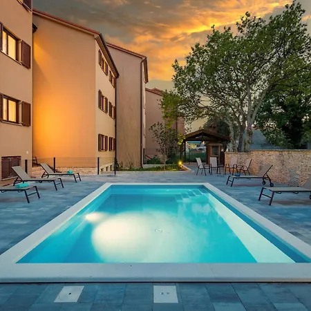 Appartamento With Shared Swimming Pool *