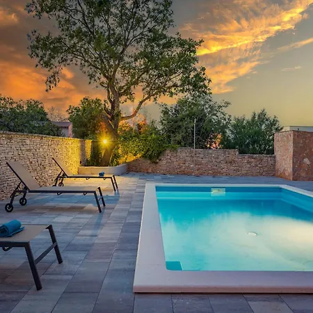 With Shared Swimming Pool * Ližnjan