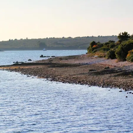 With Shared Swimming Pool *