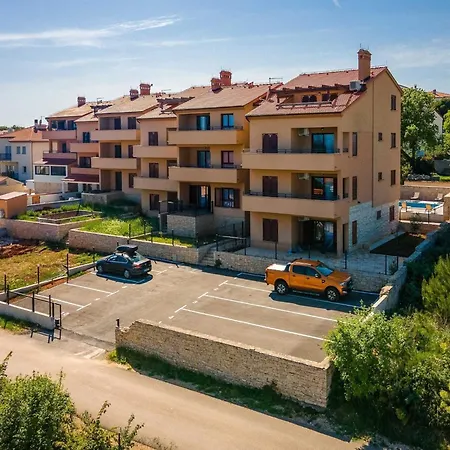 Appartamento With Shared Swimming Pool *