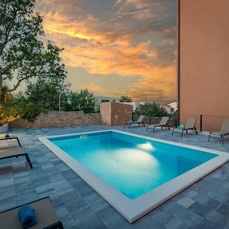 With Shared Swimming Pool * Ližnjan