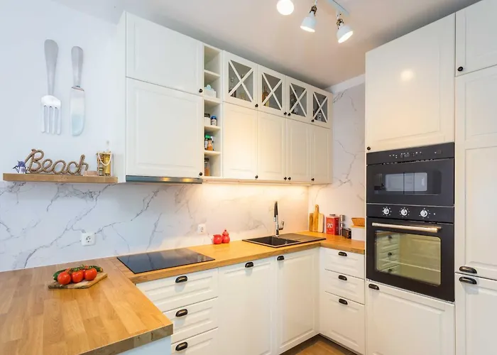 With Shared Swimming Pool *