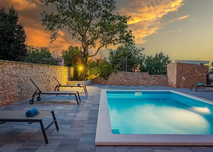 With Shared Swimming Pool * Ližnjan