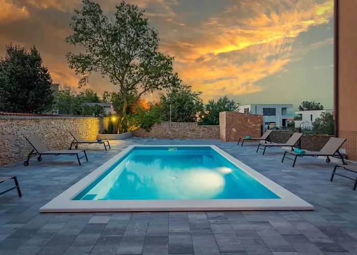 Apartamento With Shared Swimming Pool