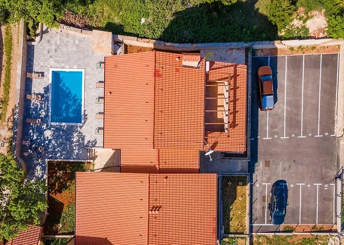 Apartamento With Shared Swimming Pool