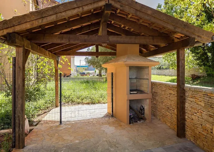 With Shared Swimming Pool Ližnjan